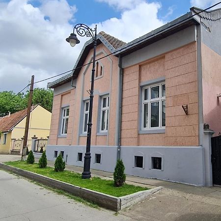 Отель Urban Haven Суботица Экстерьер фото