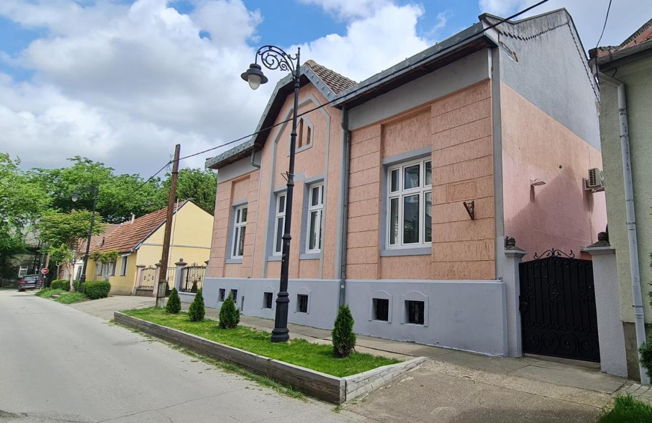 Отель Urban Haven Суботица Экстерьер фото